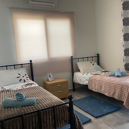 Beautiful Apartment Near The Sea And A Large Private Garden Paphos Exteriör bild