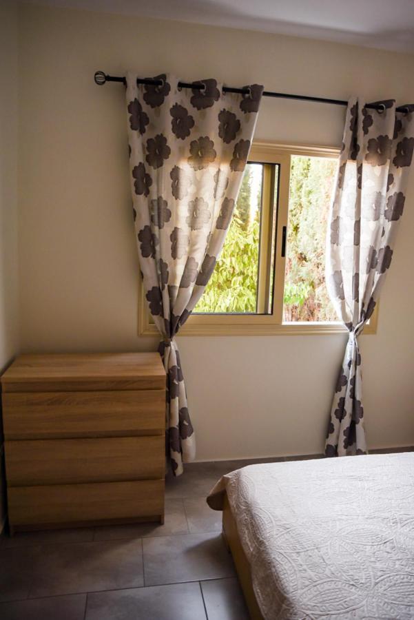 Beautiful Apartment Near The Sea And A Large Private Garden Paphos Exteriör bild