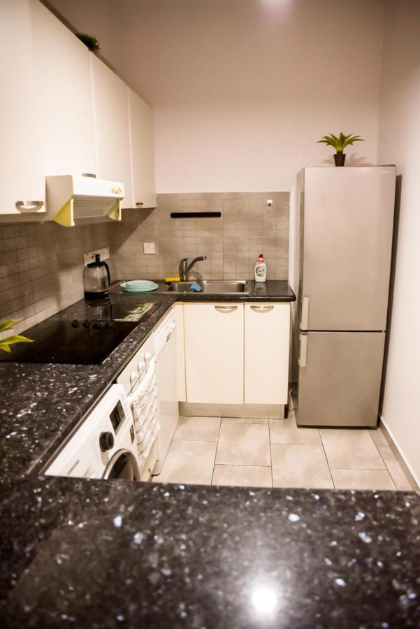 Beautiful Apartment Near The Sea And A Large Private Garden Paphos Exteriör bild