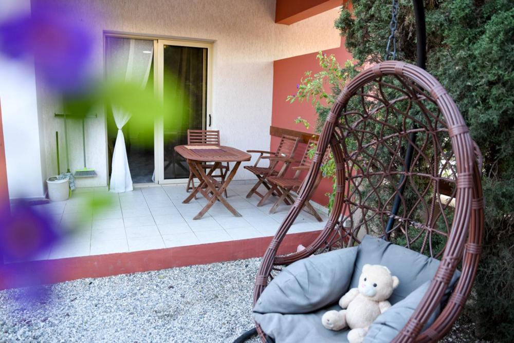 Beautiful Apartment Near The Sea And A Large Private Garden Paphos Exteriör bild