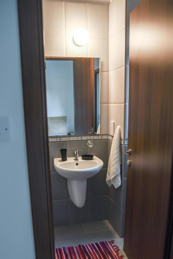 Beautiful Apartment Near The Sea And A Large Private Garden Paphos Exteriör bild