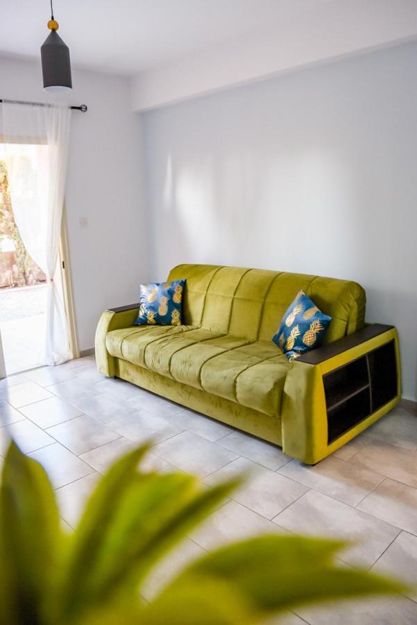 Beautiful Apartment Near The Sea And A Large Private Garden Paphos Exteriör bild