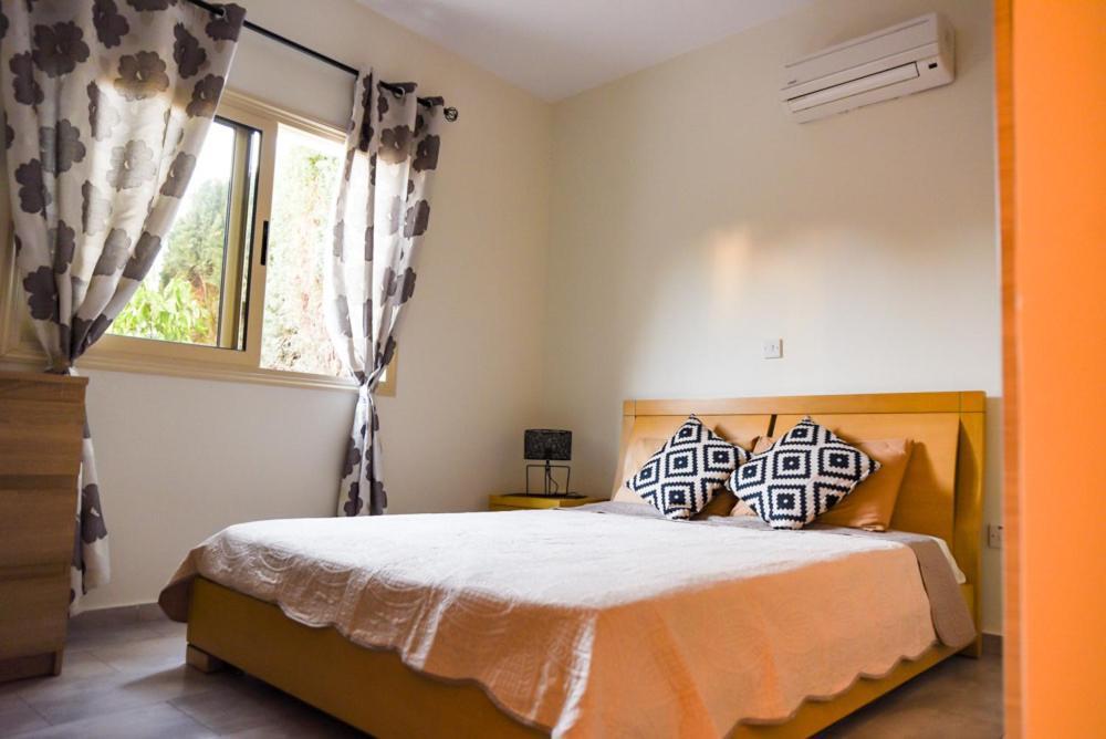 Beautiful Apartment Near The Sea And A Large Private Garden Paphos Exteriör bild