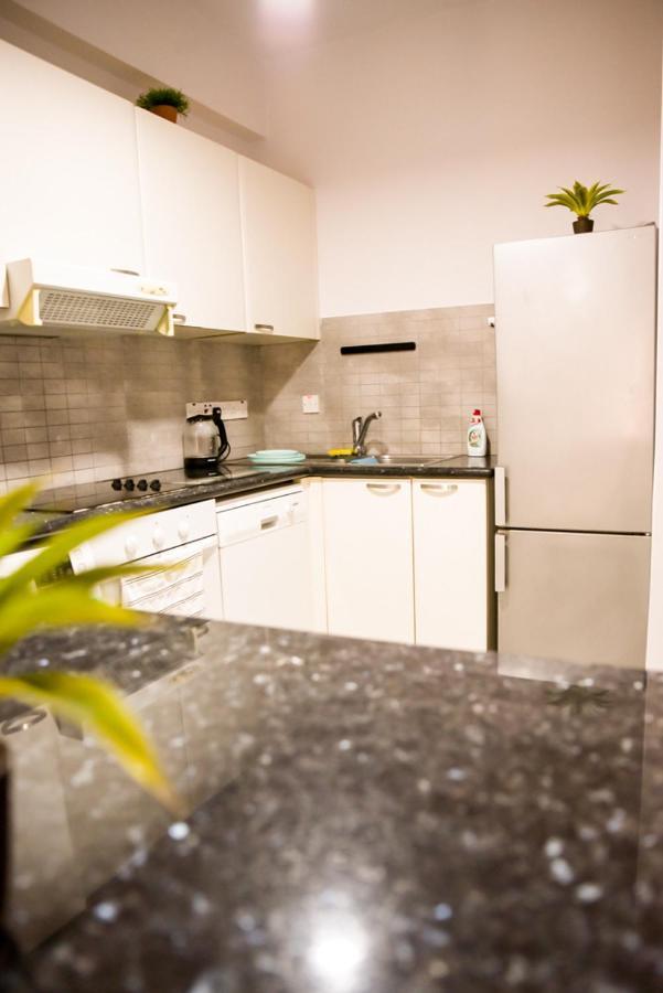 Beautiful Apartment Near The Sea And A Large Private Garden Paphos Exteriör bild
