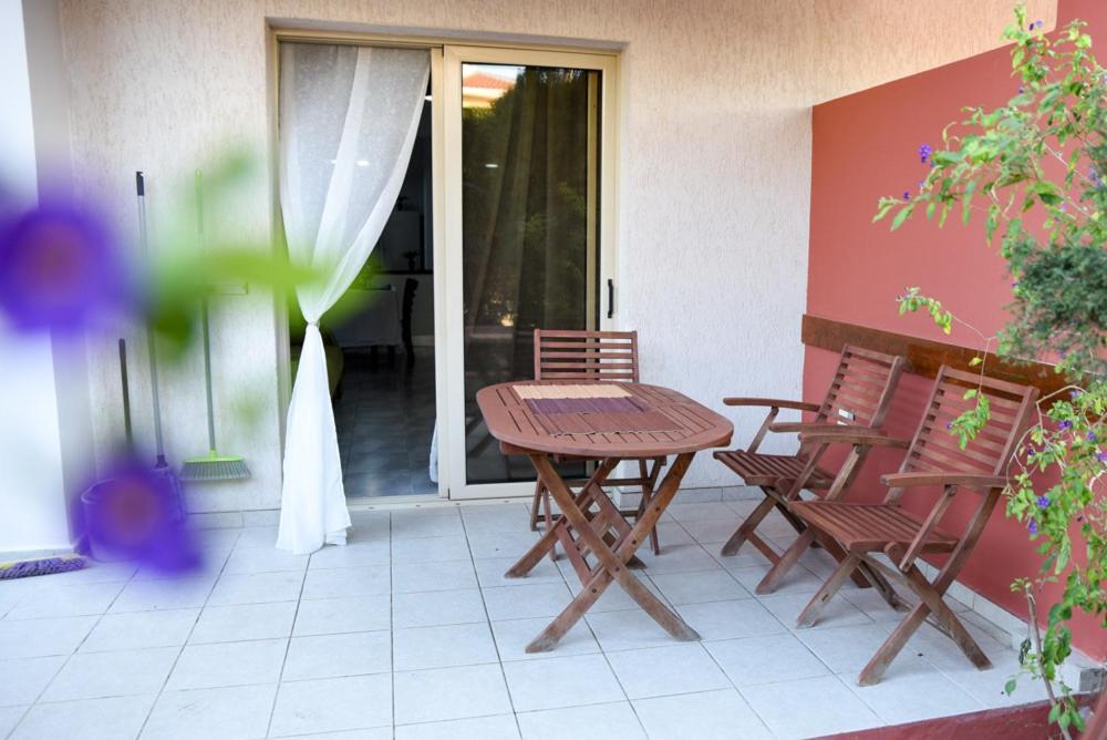 Beautiful Apartment Near The Sea And A Large Private Garden Paphos Exteriör bild