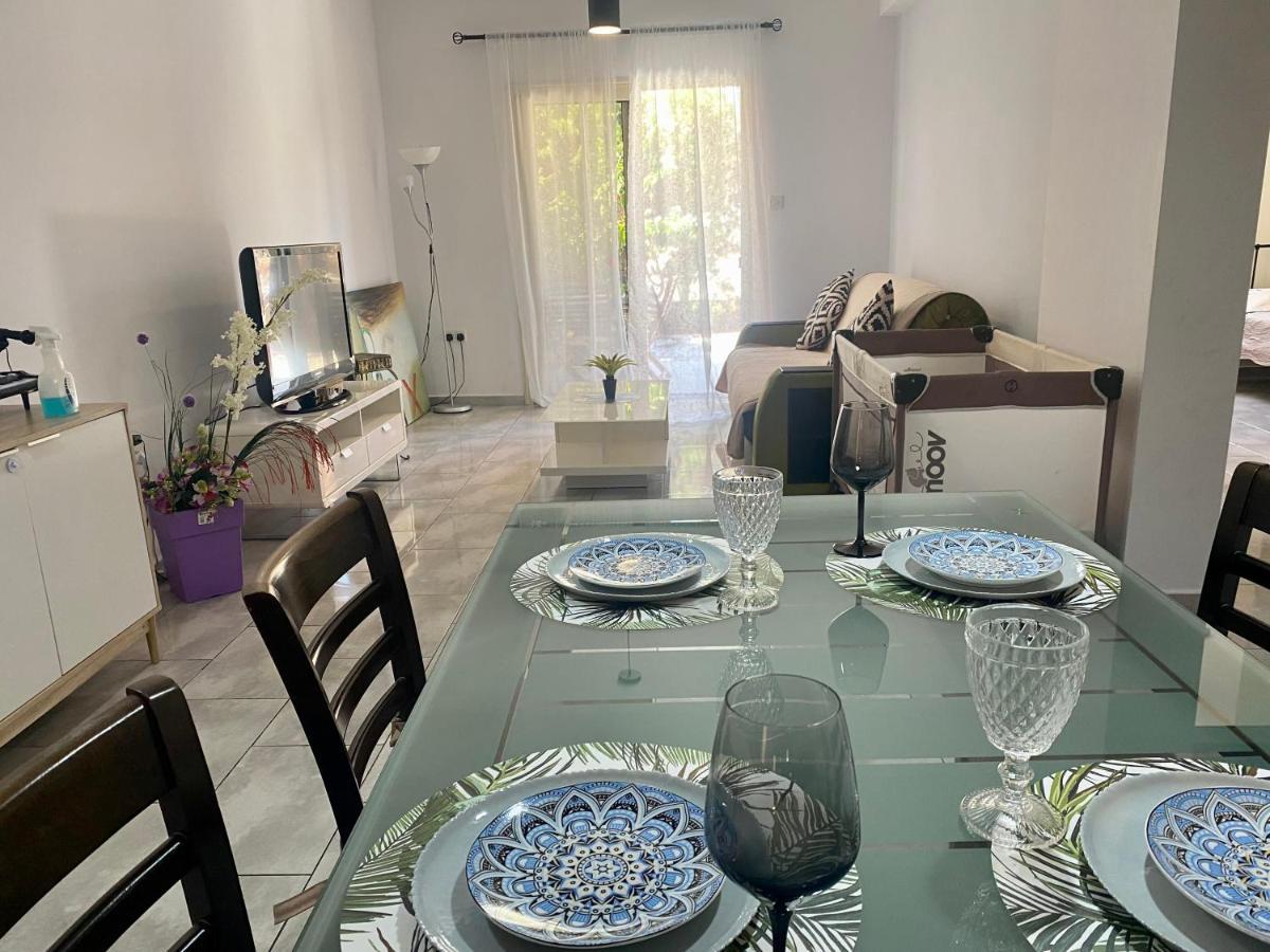Beautiful Apartment Near The Sea And A Large Private Garden Paphos Exteriör bild