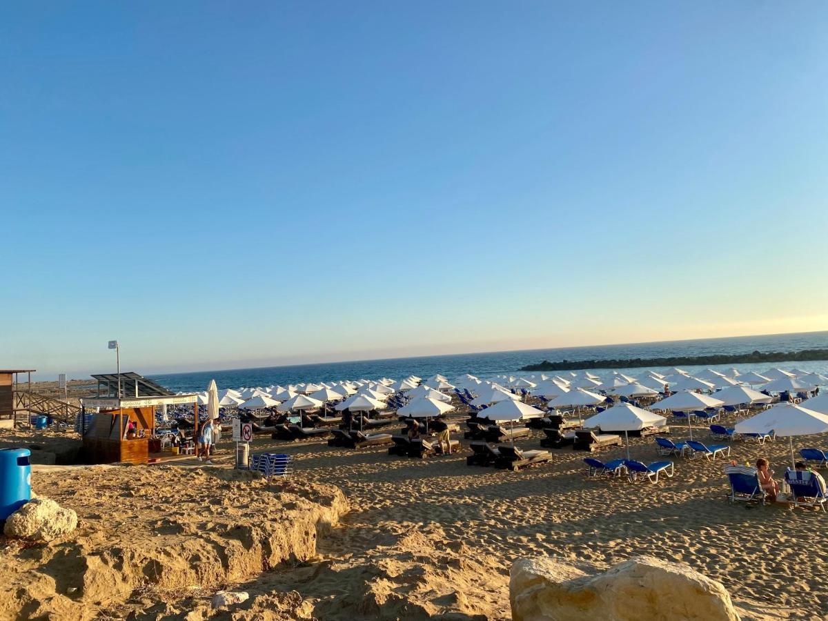 Beautiful Apartment Near The Sea And A Large Private Garden Paphos Exteriör bild