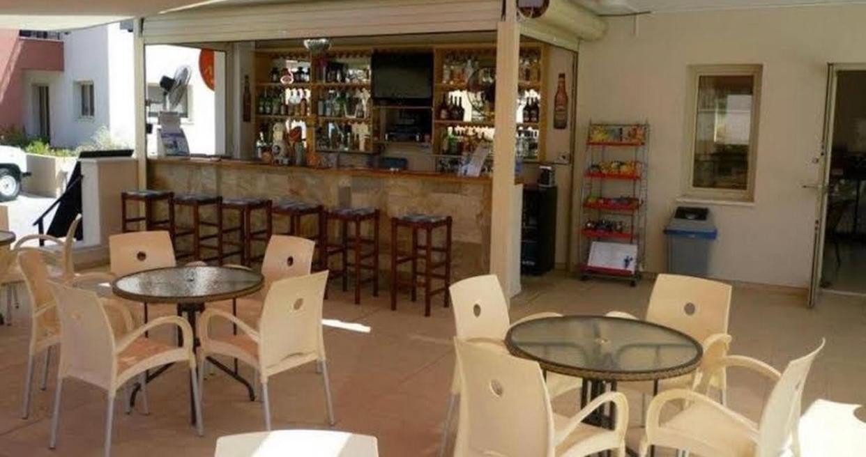 Beautiful Apartment Near The Sea And A Large Private Garden Paphos Exteriör bild