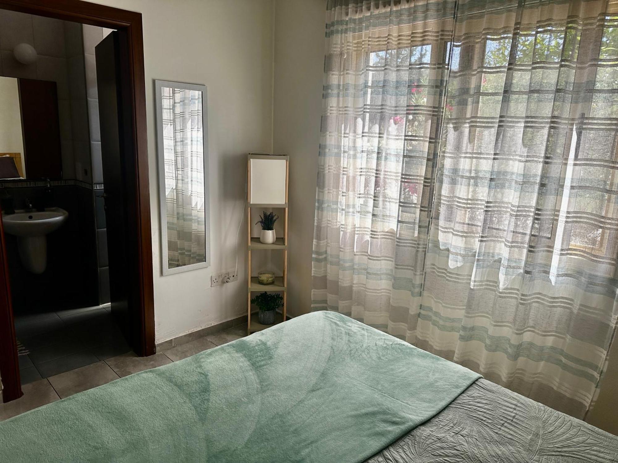 Beautiful Apartment Near The Sea And A Large Private Garden Paphos Exteriör bild