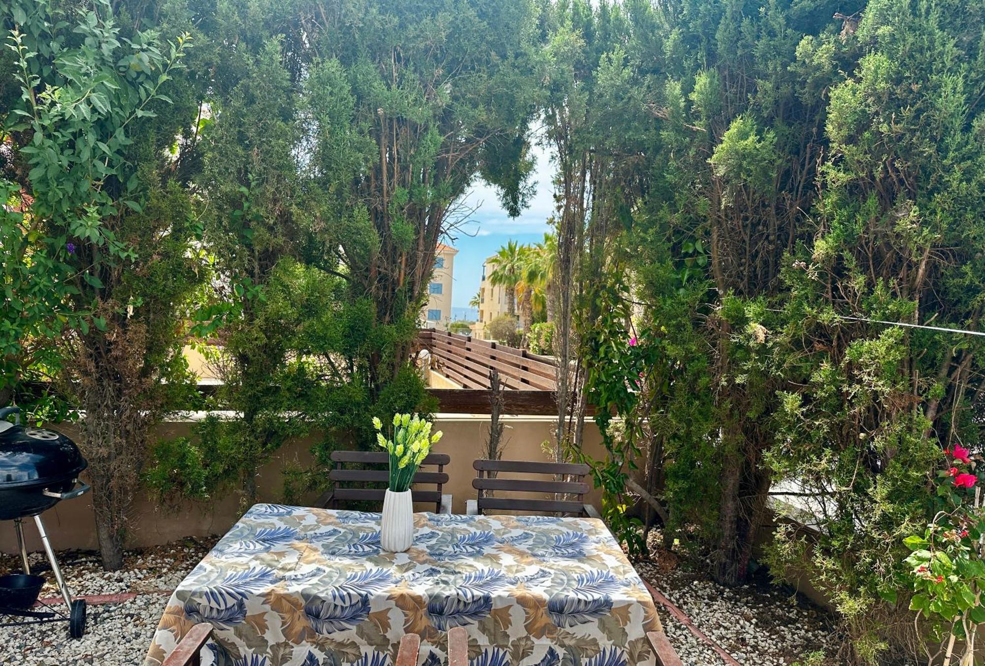 Beautiful Apartment Near The Sea And A Large Private Garden Paphos Exteriör bild