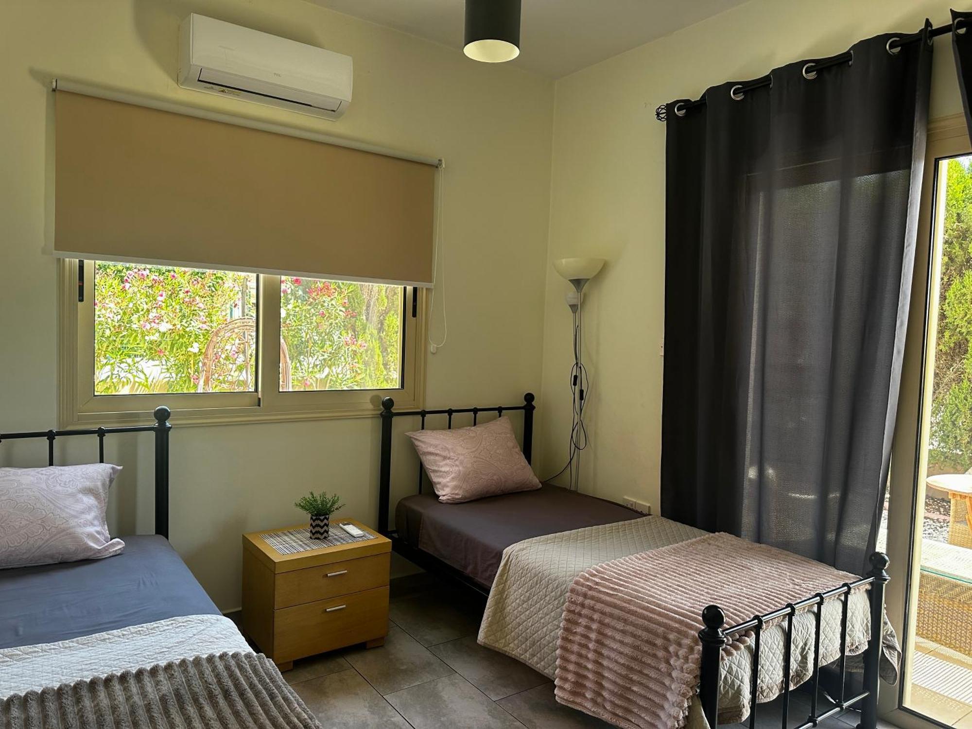 Beautiful Apartment Near The Sea And A Large Private Garden Paphos Exteriör bild