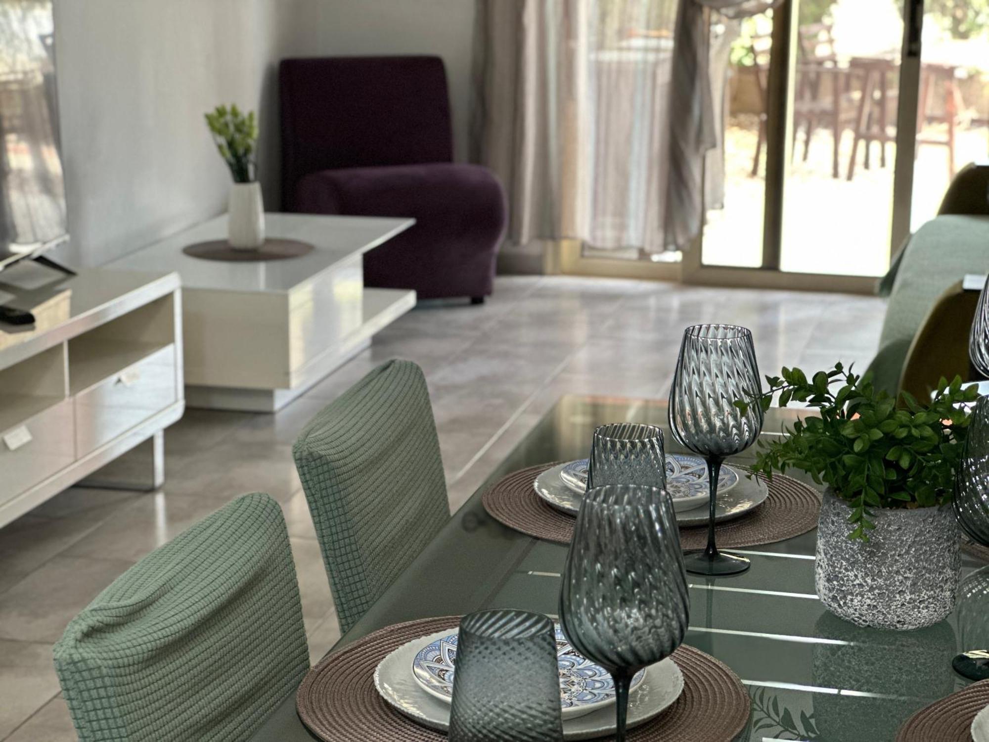 Beautiful Apartment Near The Sea And A Large Private Garden Paphos Exteriör bild
